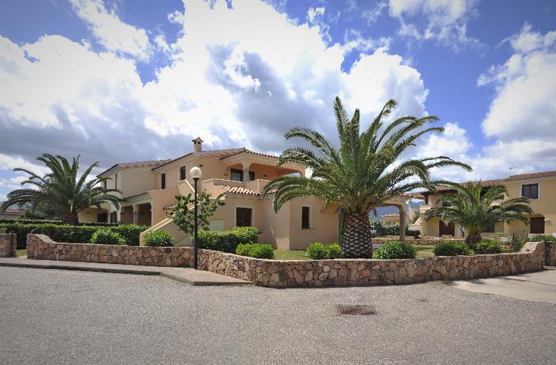 Residence Le Canne 圣特奥多罗 外观 照片